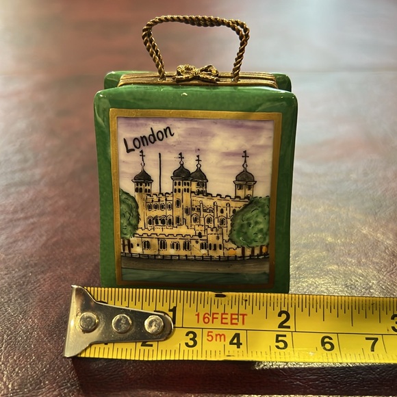 Hand painted LIMOGES BOX RETIRED!! - Picture 11 of 13